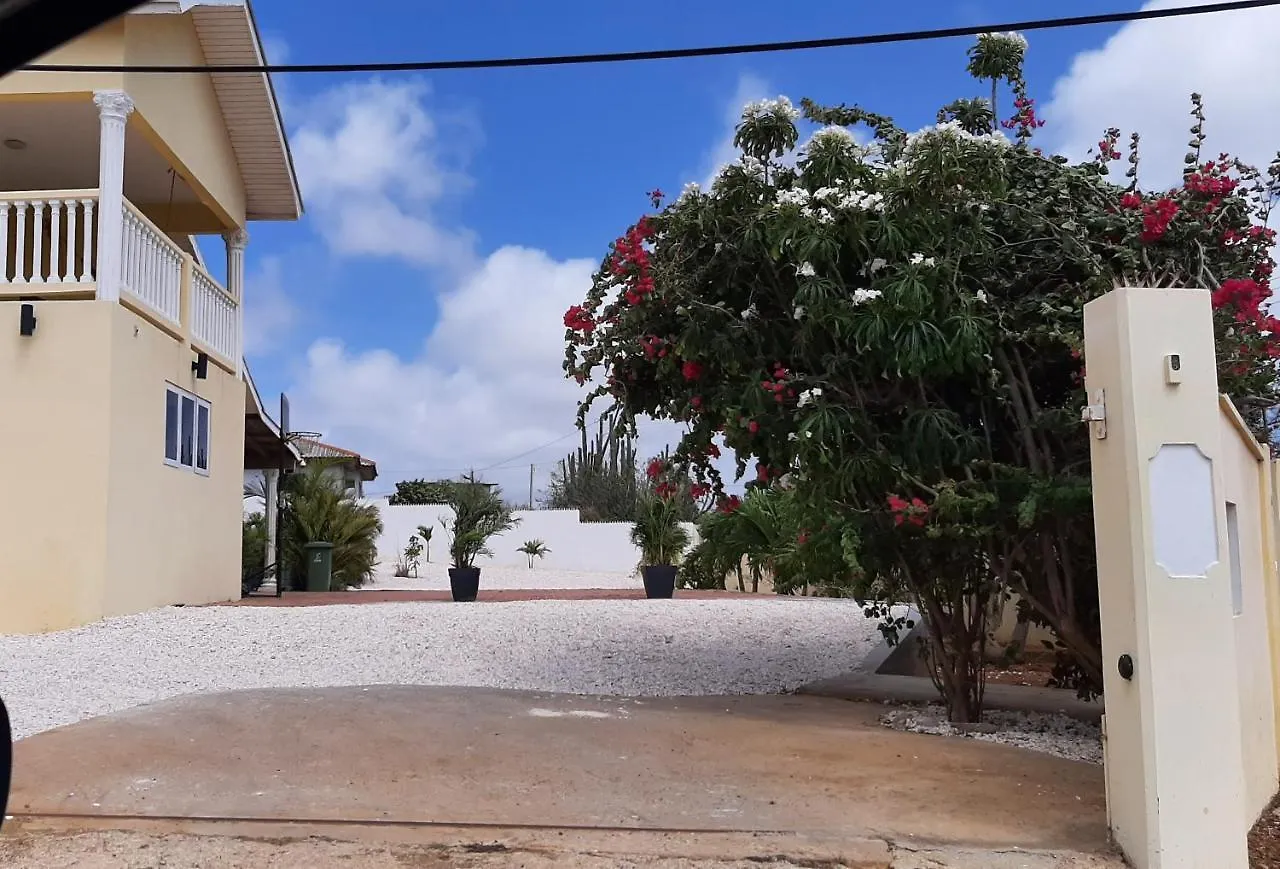 Villa Mila With Pool Willemstad